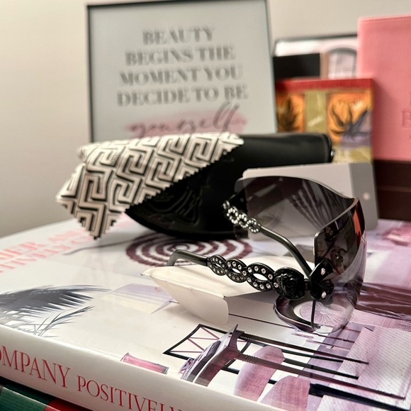 Vintage Versace Sunglasses with Medusa Head Logo and Swarovski Crystals - Picture 8 of 11